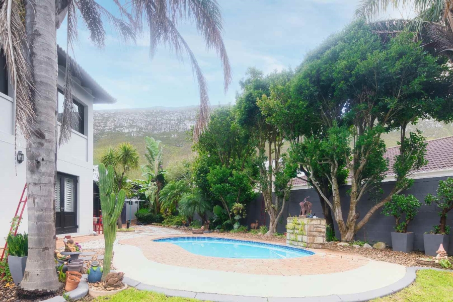4 Bedroom Property for Sale in Hermanus Heights Western Cape